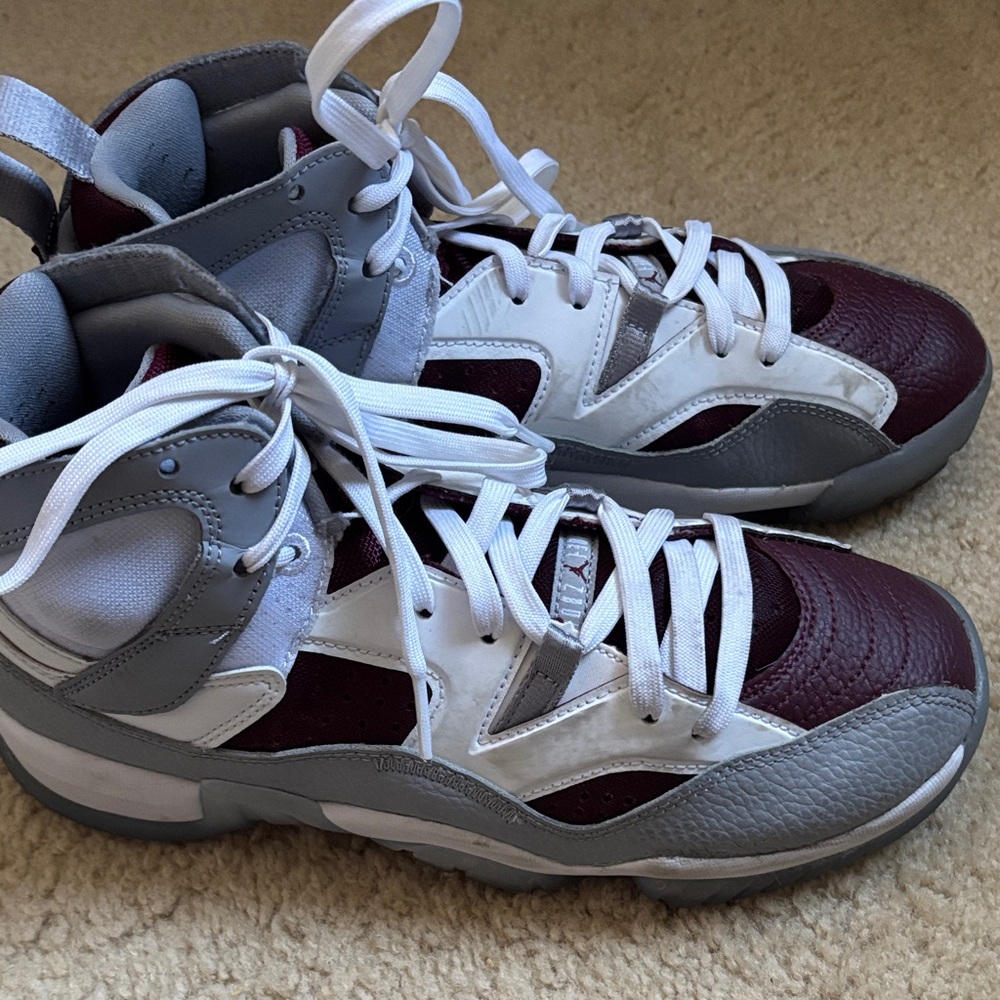 Kids Jordan’s sz 7Y